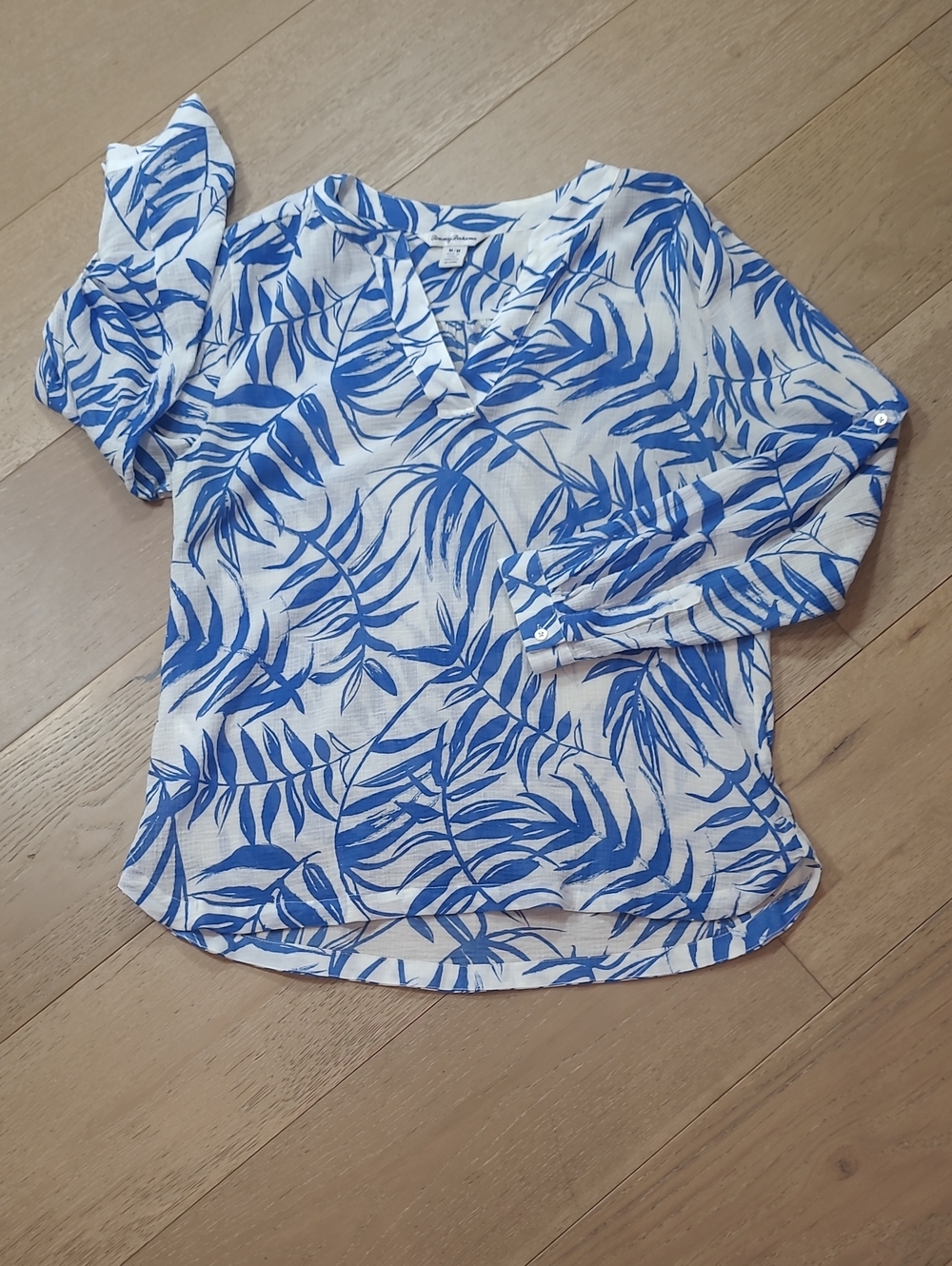 Tommy Bahama Shirt Women's sz M Blue/White Sheer Palm Rolled Sleeve Blouse